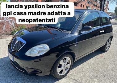 Lancia Ypsilon 1.4 Oro Ecochic GPL