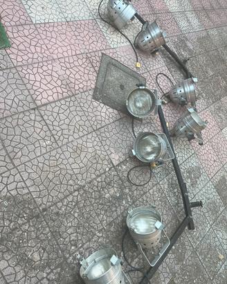 8 fari da palco PAR 56 short eco - 500W con staffe