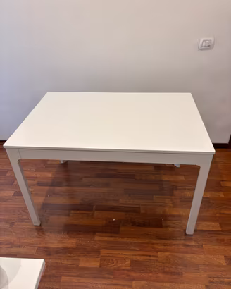 Tavolo bianco / scrivania