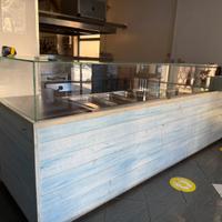 Cucina e banco completo per ristorazione