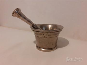 Mortaio e pestello di bronzo