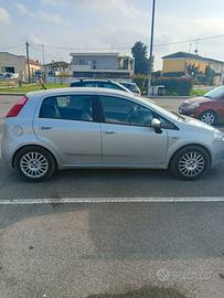 🚗 Fiat Grande Punto a benzina/metano