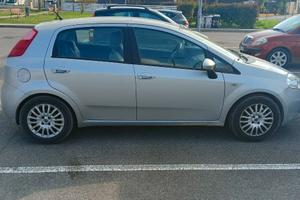 🚗 Fiat Grande Punto a benzina/metano