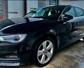 Audi A3 1.6 tdi Ambition s-tronic 105 cv
