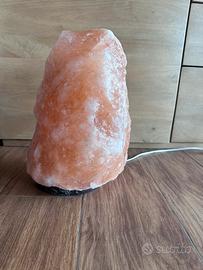 Lampada da tavolo in pietra di sale rosa