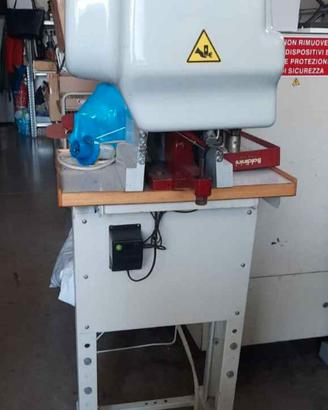 macchina rivettatrice pneumatica