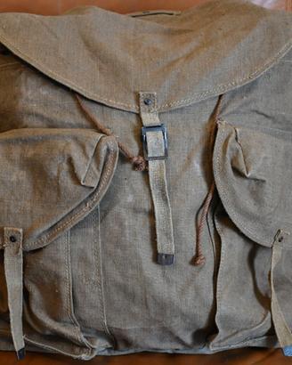 Robusto e capiente zaino militare