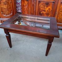 Tavolino con piano in vetro