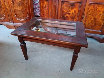 Tavolino con piano in vetro