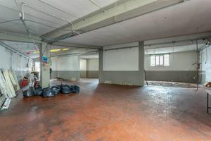 Immobile di 262 m² con 1 locale a Campi Bisenzio