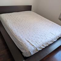 Letto matrimoniale in legno massello 