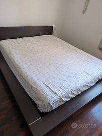 Letto matrimoniale in legno massello 