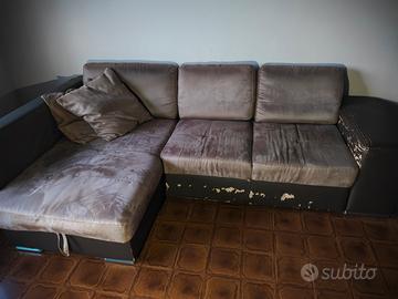divano e frigorifero