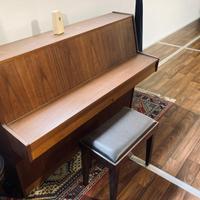 Pianoforte legno a muro come nuovo!