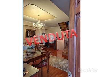 VILLA A SCHIERA A ALBANO LAZIALE