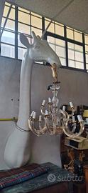 giraffa con lampadario