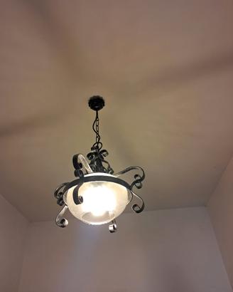 Lampadario in ferro battuto