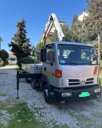 Nissan atlon cassone fisso con gru