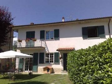 Rustico / Casale di 775 m² con più di 5 locali e b
