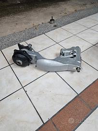 forcellone e ruota posteriore triumph speed tripe 