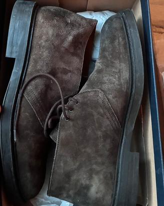 Frau scarpe scamosciate