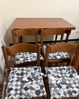 Tavolo cucina più 5 sedie