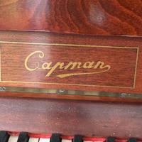 pianoforte a muro marca Capman perfettamente