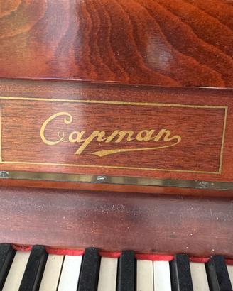 pianoforte a muro marca Capman perfettamente