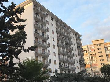 Via Orsa Minore, piano alto con 2 posti auto