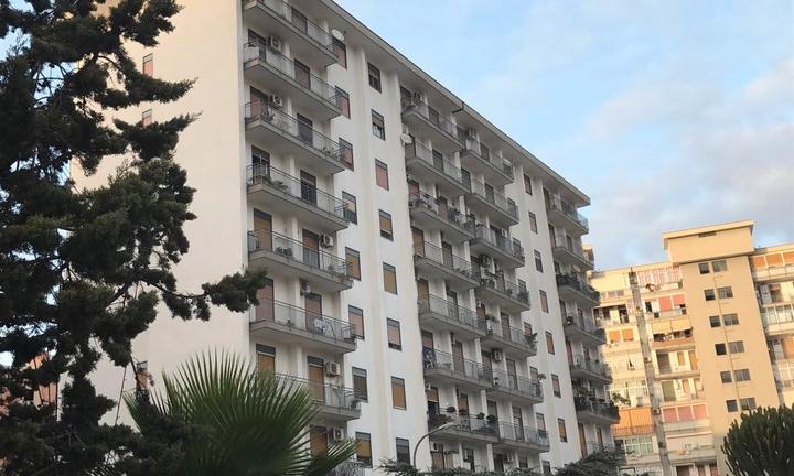 Via Orsa Minore, piano alto con 2 posti auto