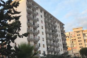 Via Orsa Minore, piano alto con 2 posti auto