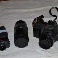 Macchina fotografica Yashica + obbiettivi e flash