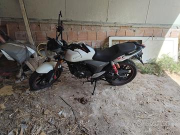 Benelli Tornado Naked T 125 - 2015