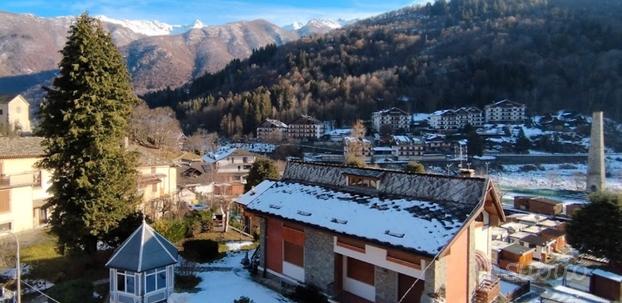 Indipendente su tre piani con posto auto