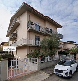Locale uso magazzino