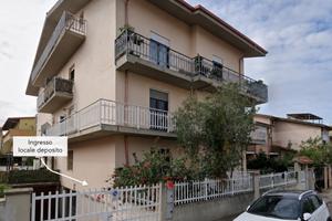 Locale uso magazzino