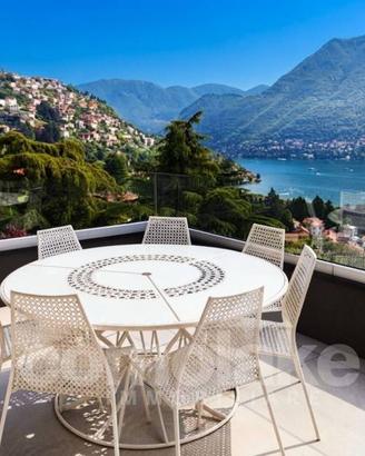 Appartamento di 300 m² con più di 5 locali e box a