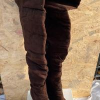 Stivali alti sopra al ginocchio