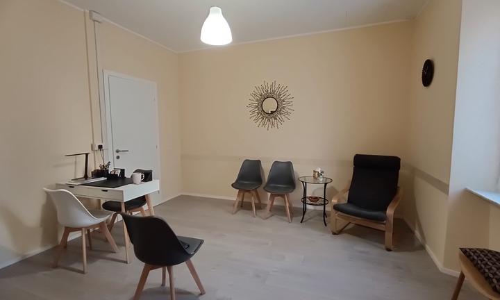 Stanza arredata uso professionale