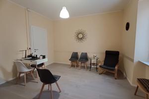 Stanza arredata uso professionale