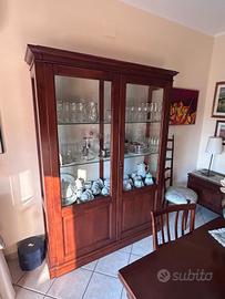 Vetrina in ciliegio Piombini con  tavolo e sedie