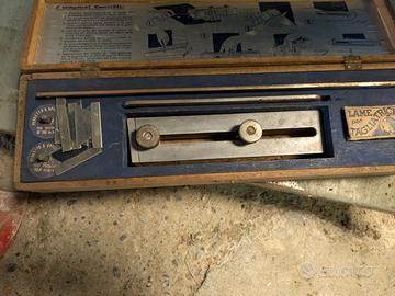 scatola di legno con tagliatrice