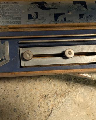 scatola di legno con tagliatrice