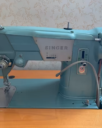 Macchina da cucire vintage SINGER, Modello 327K