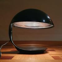 Lampada da tavolo "Cobra" di Elio Martinelli per M