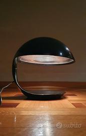 Lampada da tavolo "Cobra" di Elio Martinelli per M