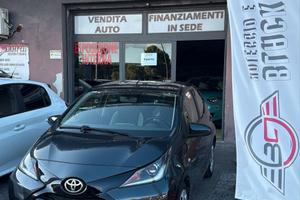 Toyota Aygo 1.0 VVT-i 69 CV 5 porte x-play TSS