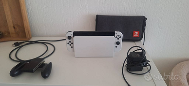 Nintendo Switch OLED bianca