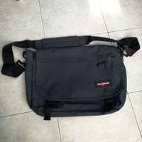 Borsa tracolla Eastpak blu porta pc