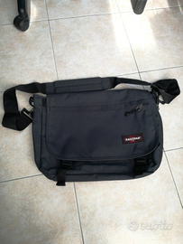 Borsa tracolla Eastpak blu porta pc